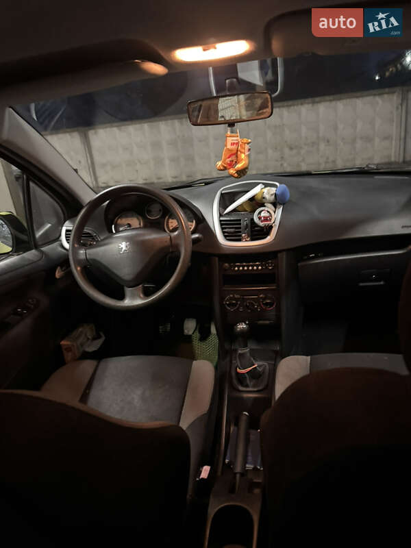 Хэтчбек Peugeot 207 2006 в Ужгороде