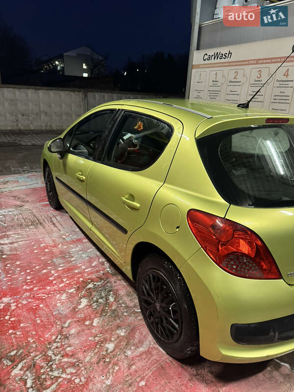 Хэтчбек Peugeot 207 2006 в Ужгороде