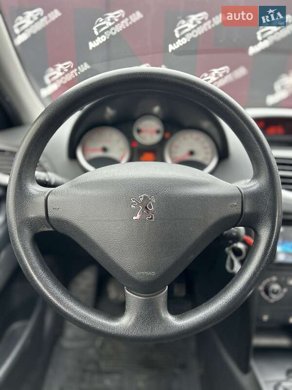 Хэтчбек Peugeot 207 2010 в Сумах