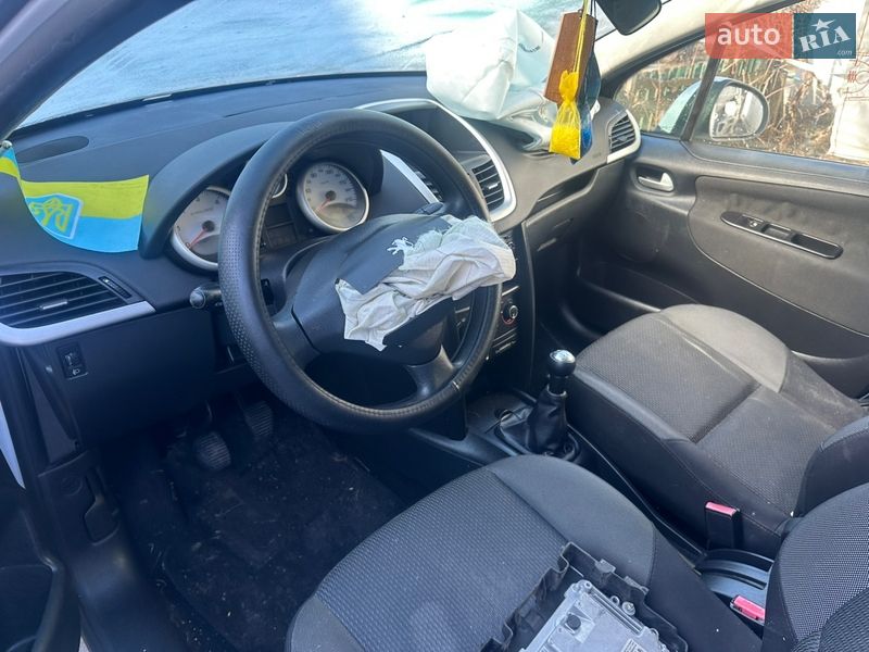 Хэтчбек Peugeot 207 2010 в Умани