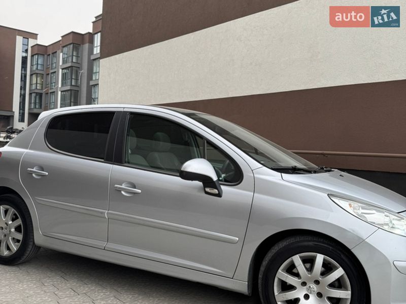 Хэтчбек Peugeot 207 2007 в Львове