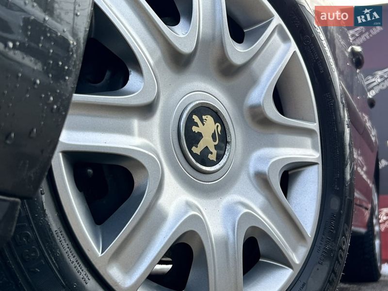 Хетчбек Peugeot 207 2010 в Сумах