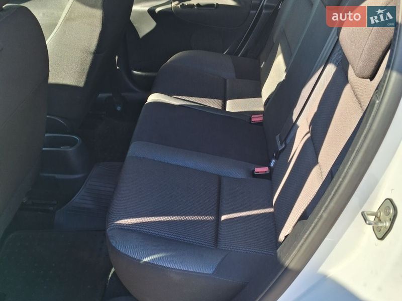 Хэтчбек Peugeot 207 2012 в Киеве фото 11 Хэтчбек Peugeot 207 2012 в Киеве