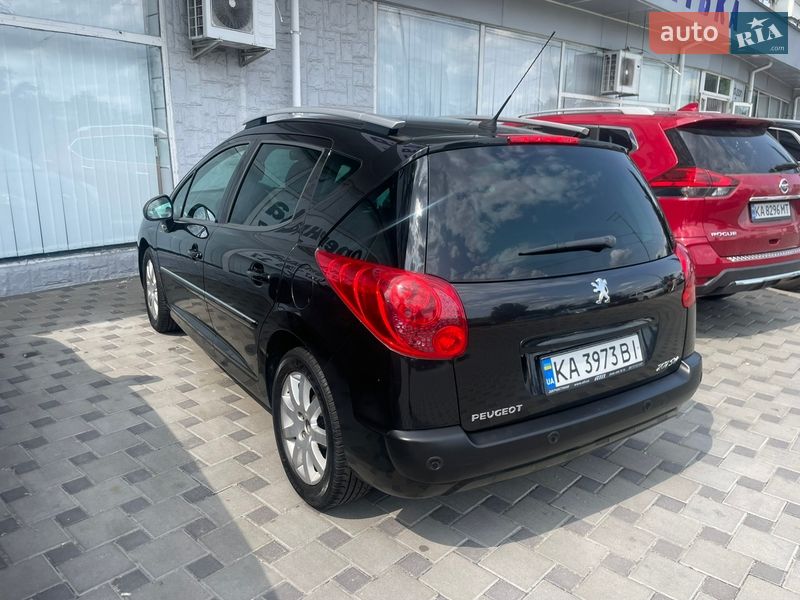 Универсал Peugeot 207 2010 в Киеве