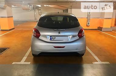 Хэтчбек Peugeot 208 2012 в Запорожье