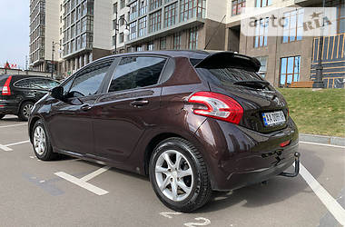 Хэтчбек Peugeot 208 2012 в Киеве