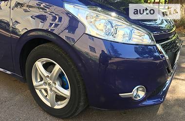 Хэтчбек Peugeot 208 2013 в Калуше