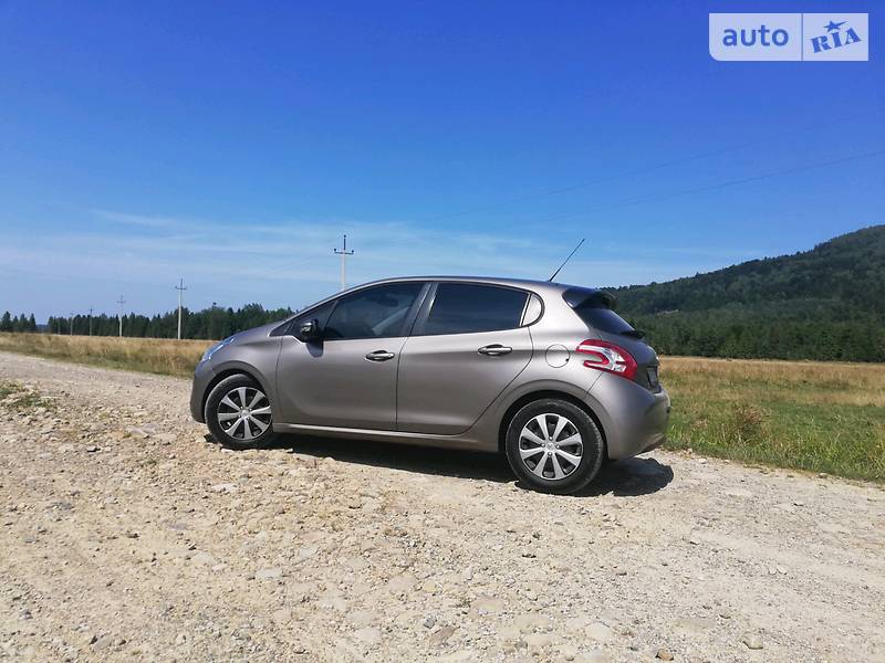 Хэтчбек Peugeot 208 2013 в Богородчанах