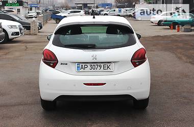 Хэтчбек Peugeot 208 2015 в Запорожье