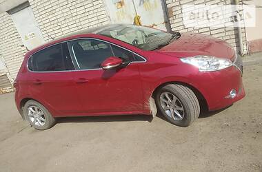 Хетчбек Peugeot 208 2013 в 