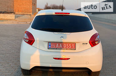 Хетчбек Peugeot 208 2014 в 