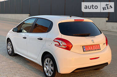 Хетчбек Peugeot 208 2014 в 