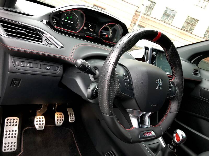 Хетчбек Peugeot 208 2014 в Харкові