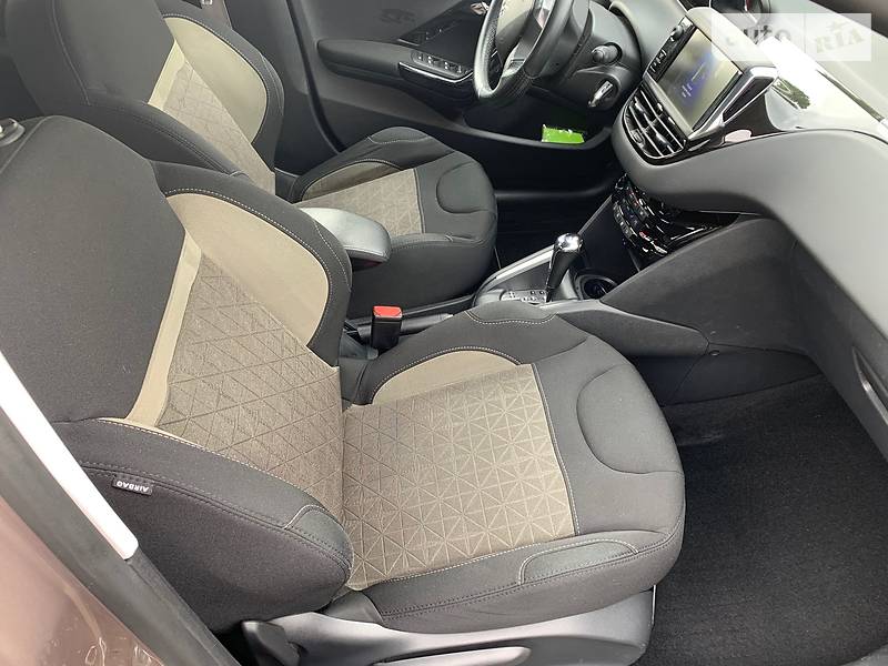 Хетчбек Peugeot 208 2014 в Вінниці