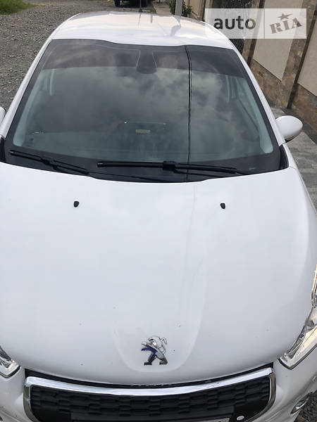 Хетчбек Peugeot 208 2014 в Ужгороді фото 2 Хетчбек Peugeot 208 2014 в Ужгороді