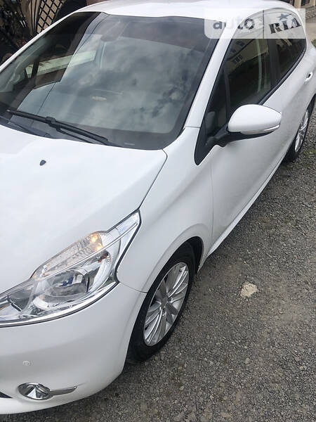 Хетчбек Peugeot 208 2014 в Ужгороді фото 9 Хетчбек Peugeot 208 2014 в Ужгороді