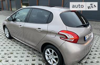 Хэтчбек Peugeot 208 2014 в Киеве