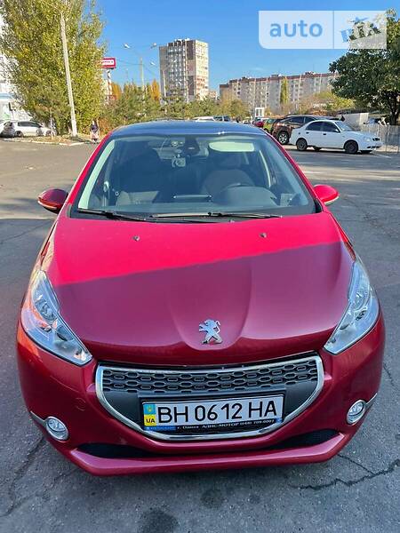 Хэтчбек Peugeot 208 2013 в Одессе