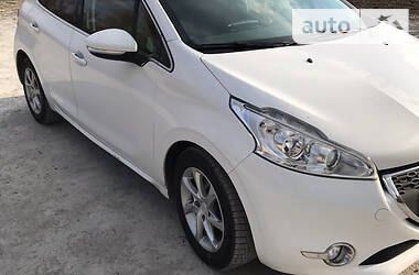 Хэтчбек Peugeot 208 2013 в Тернополе