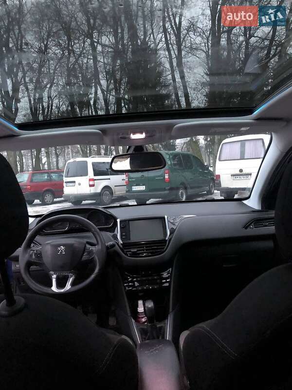 Хетчбек Peugeot 208 2013 в Баранівці