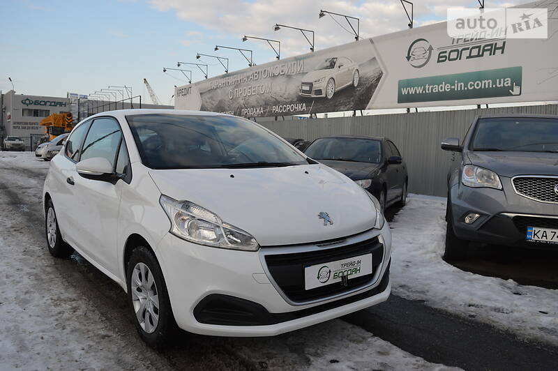 Хэтчбек Peugeot 208 2016 в Киеве