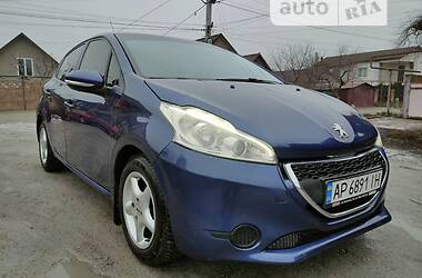 Хетчбек Peugeot 208 2013 в Запоріжжі