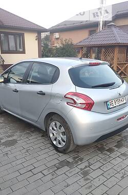 Хэтчбек Peugeot 208 2013 в Днепре