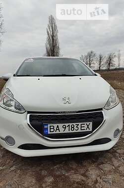 Хетчбек Peugeot 208 2013 в Гайвороні