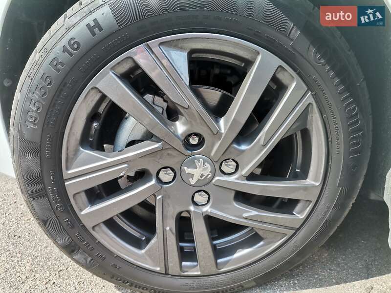Хетчбек Peugeot 208 2022 в Києві