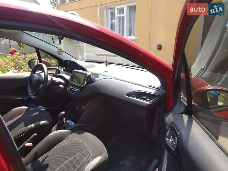 Хетчбек Peugeot 208 2014 в Хмельницькому