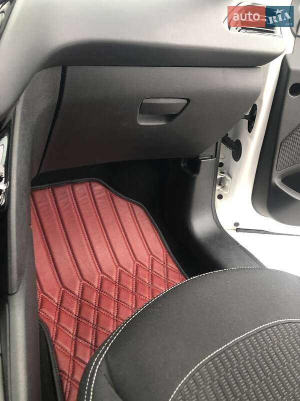 Хетчбек Peugeot 208 2019 в Полтаві