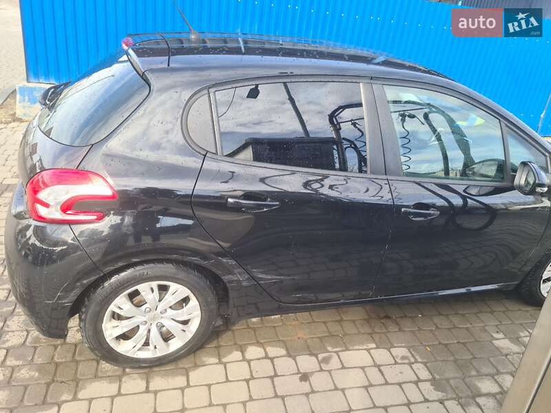 Хэтчбек Peugeot 208 2013 в Ивано-Франковске