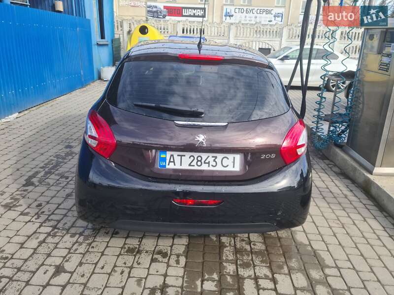 Хэтчбек Peugeot 208 2013 в Ивано-Франковске