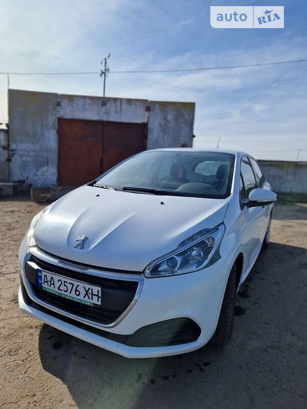 Хэтчбек Peugeot 208 2018 в Днепре