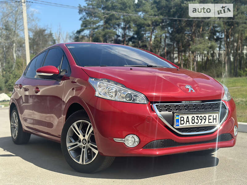 Хэтчбек Peugeot 208 2014 в Кропивницком