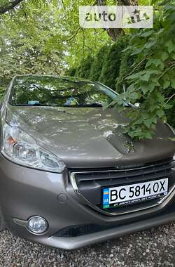 Хэтчбек Peugeot 208 2014 в Болехове