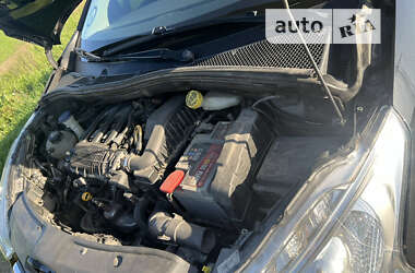 Хэтчбек Peugeot 208 2013 в 