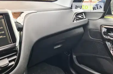 Peugeot 208 2012