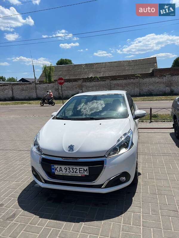 Хетчбек Peugeot 208 2018 в Чернігові