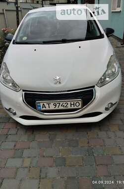 Хэтчбек Peugeot 208 2014 в Тысменице