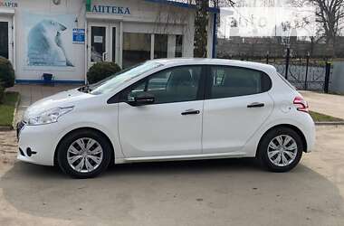 Хэтчбек Peugeot 208 2013 в Теофиполе