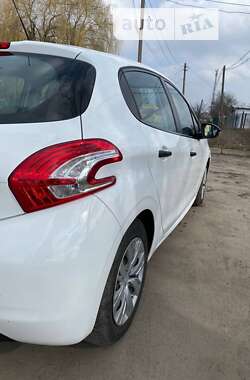 Хэтчбек Peugeot 208 2013 в Теофиполе