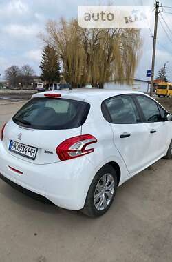 Хэтчбек Peugeot 208 2013 в Теофиполе