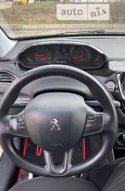 Хэтчбек Peugeot 208 2013 в Теофиполе