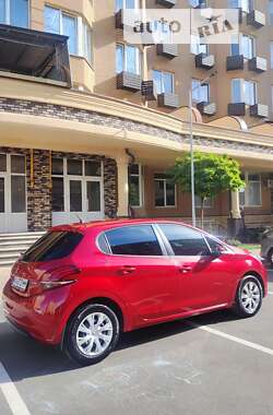 Хэтчбек Peugeot 208 2015 в 