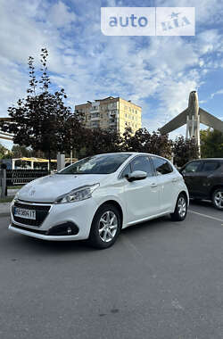 Хэтчбек Peugeot 208 2016 в Виннице