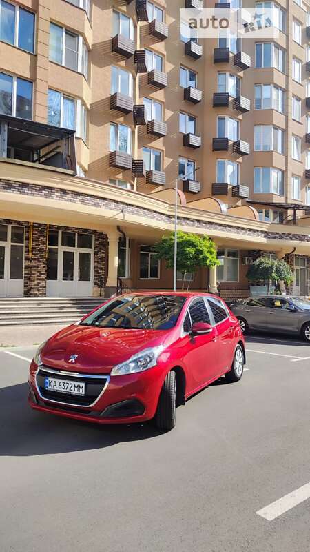 Хэтчбек Peugeot 208 2015 в 