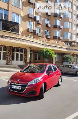 Хэтчбек Peugeot 208 2015 в 