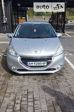 Хетчбек Peugeot 208 2015 в Звягелі