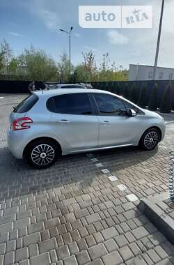 Хетчбек Peugeot 208 2015 в Звягелі